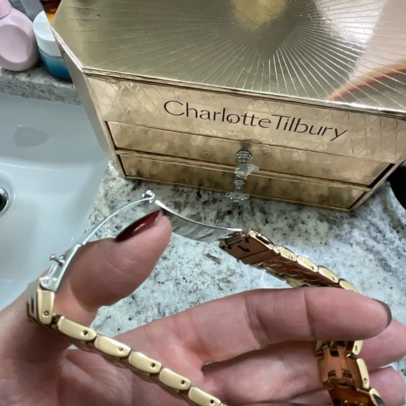 Michael Kors Rose Gold Watch - Picture 7 of 7